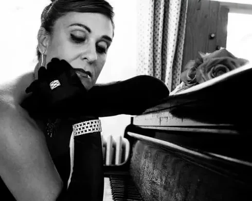 Elena Greand&iacute;a cantante l&iacute;rica